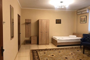 Triple Budget Room